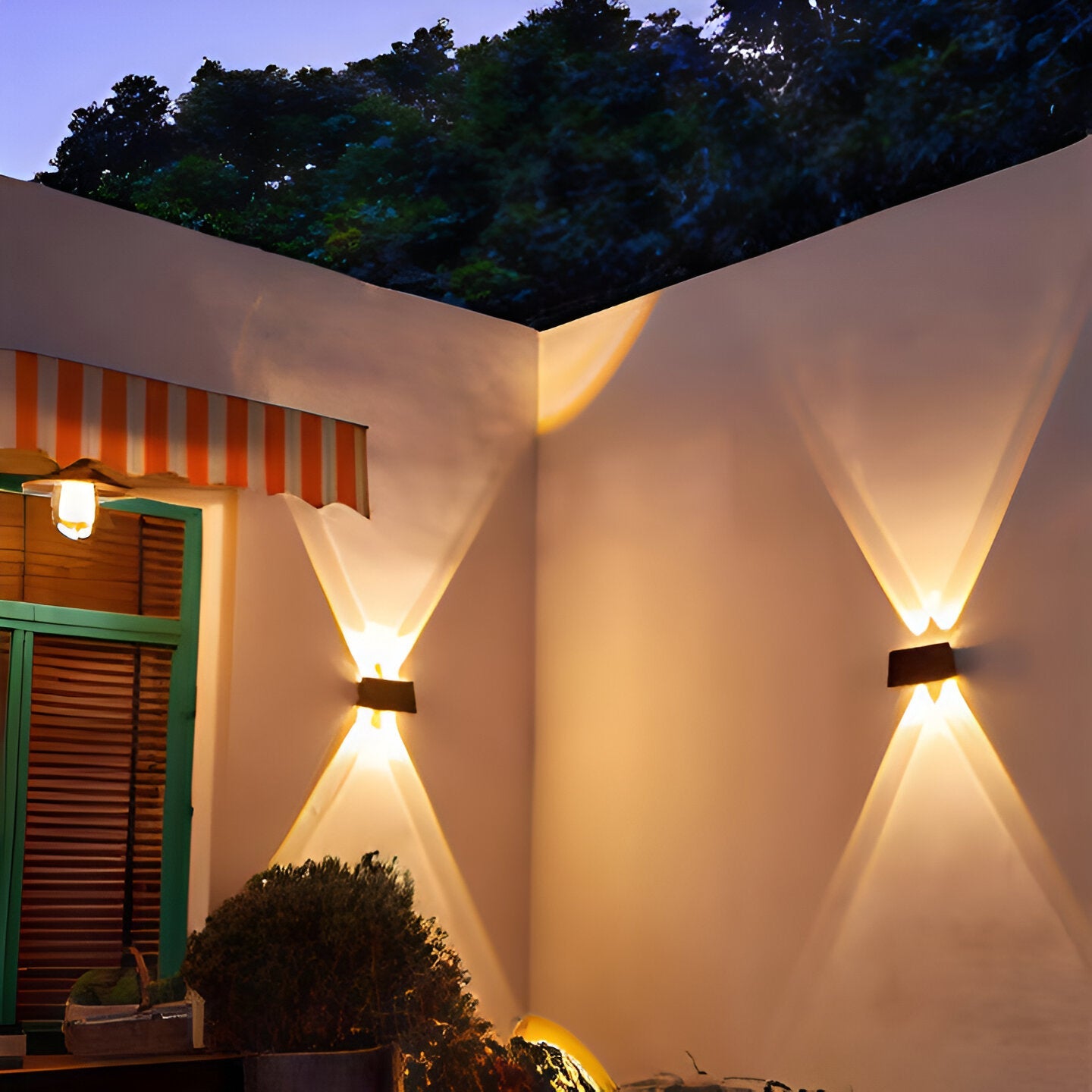 Auristia - Waterdichte LED Solar Wandlamp voor Buiten met Up & Down Verlichting