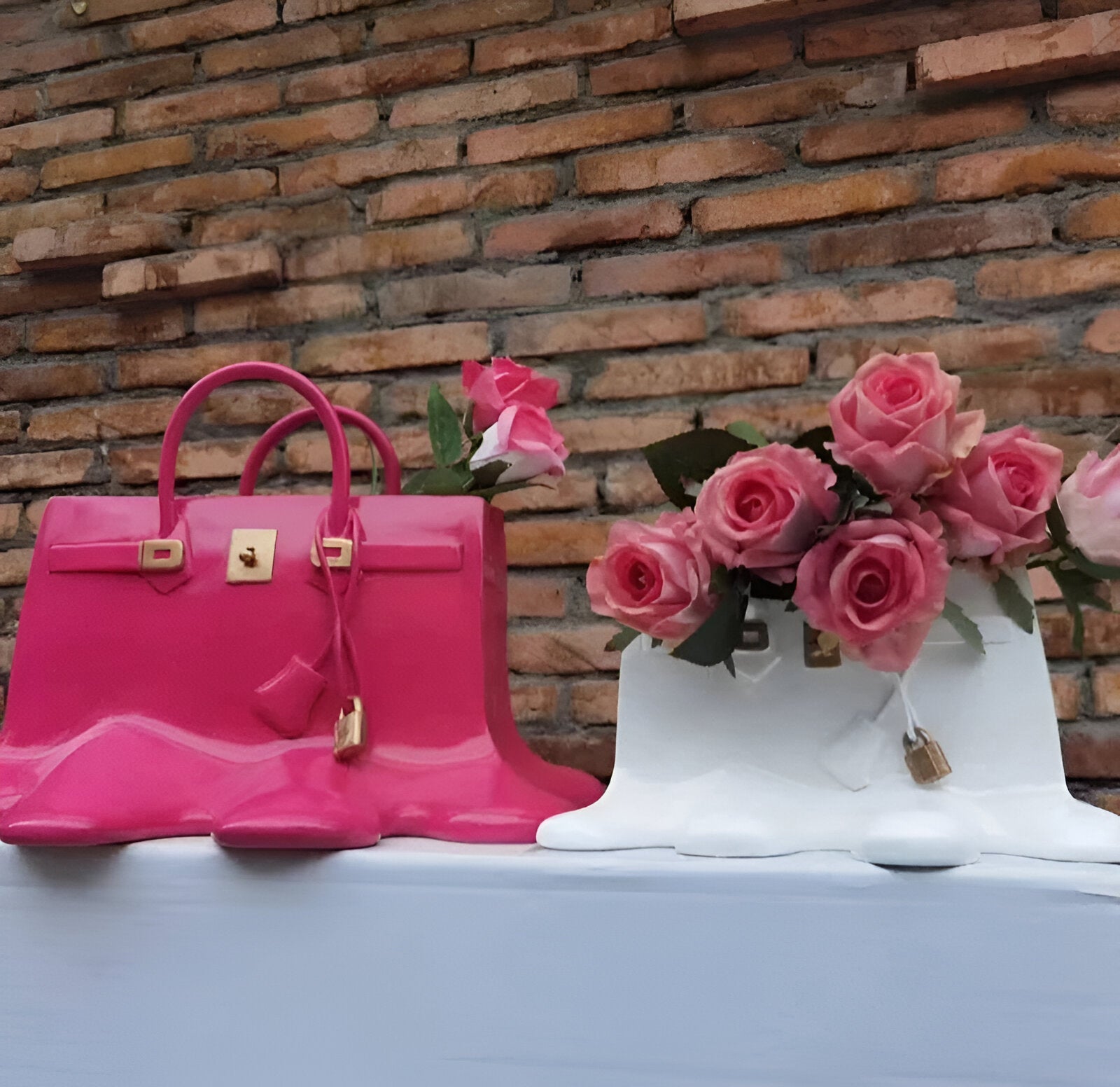 Melantha - Stijlvolle Vaas van Kunsthars in Handtassilhouet