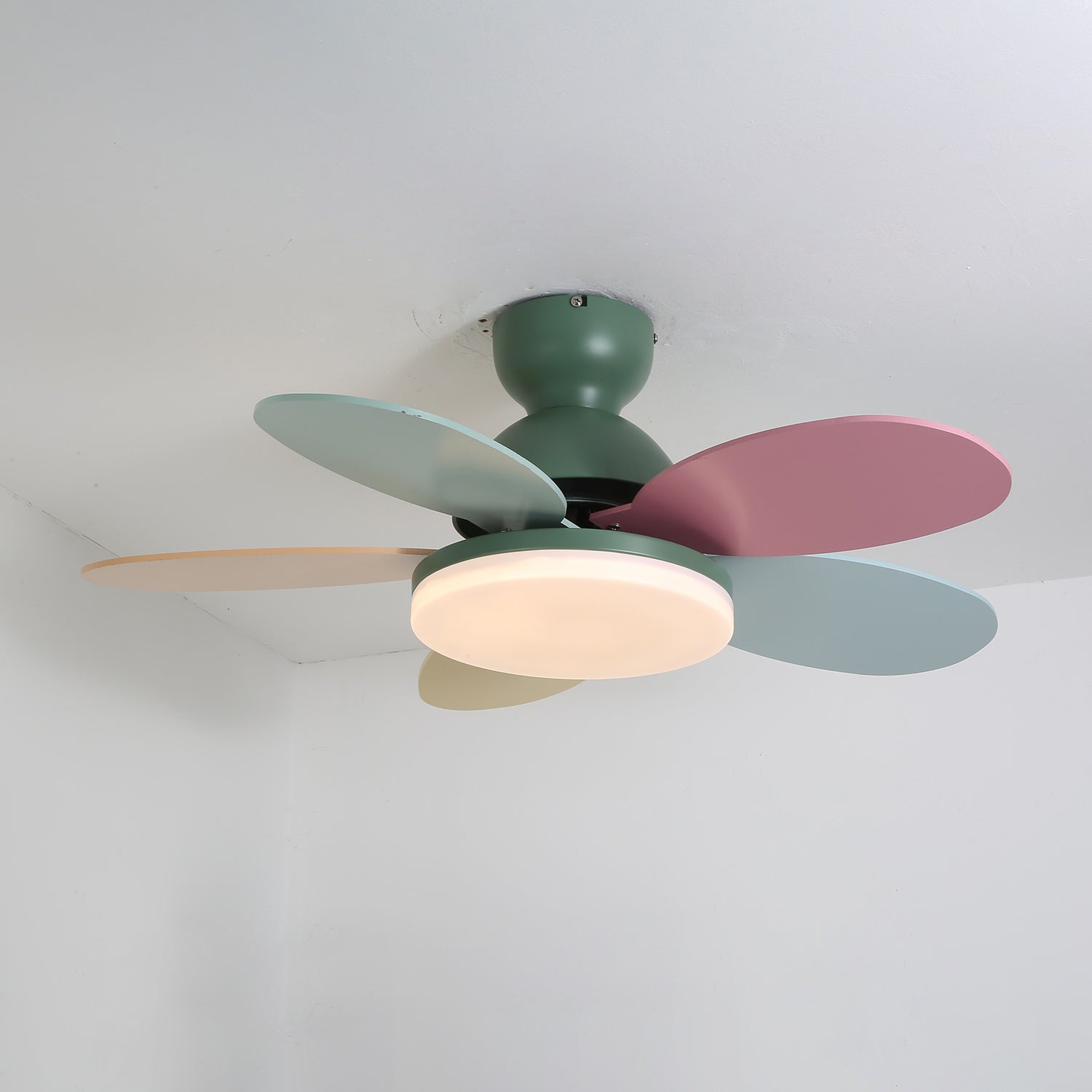 Aurelium – Modern Ceiling Fan with LED Lighting and Multicolor Blades