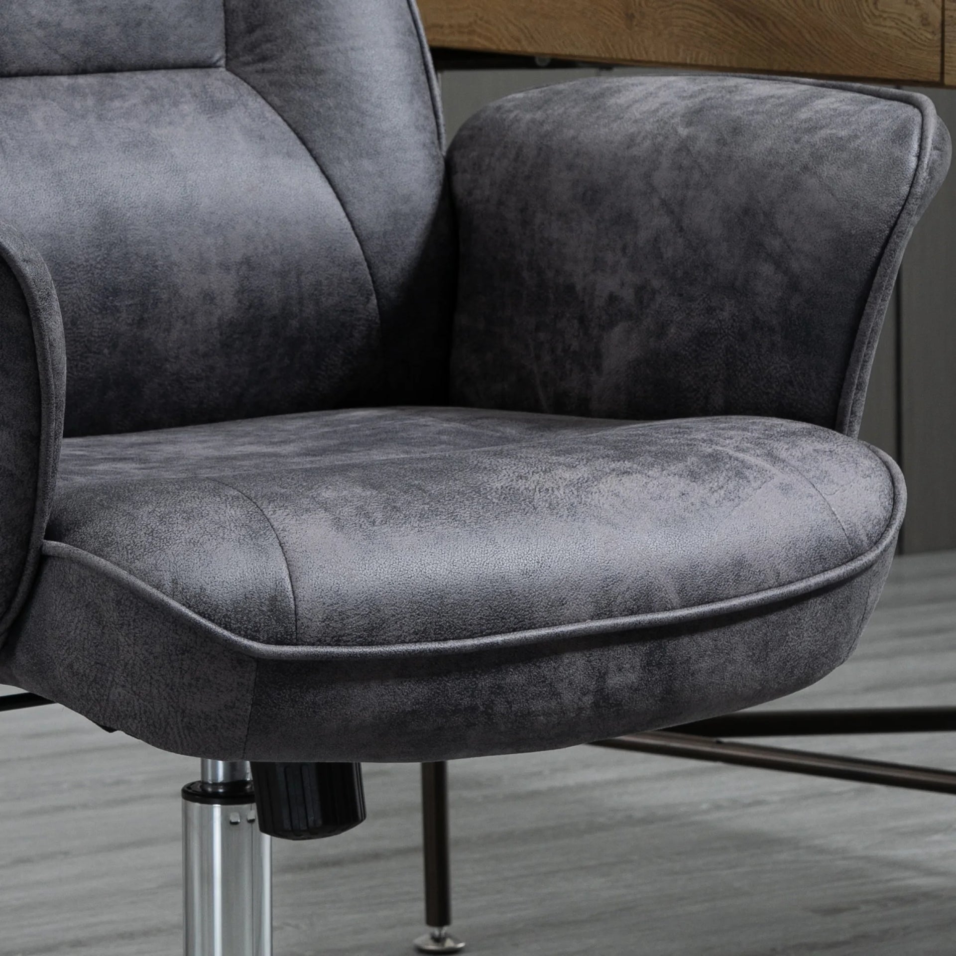 Brontes - XXL Draaistoel met Schommelstand en Verstelbare Hoogte