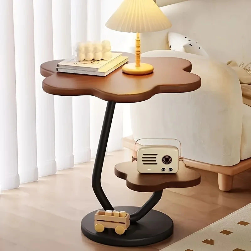 Marentha - Crèmekleurige Bloemvormige Bijzettafel met Dubbele Opberglagen en Metalen Frame