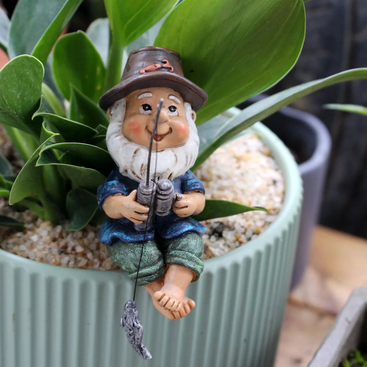 Thalia - Vissende Kabouter Hars Beeldje voor Bureau en Tafel