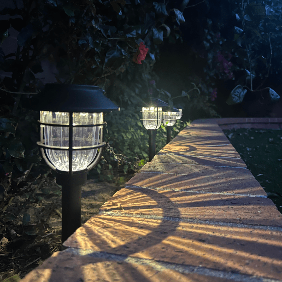Solvique – Vintage Solar LED Path Lighting