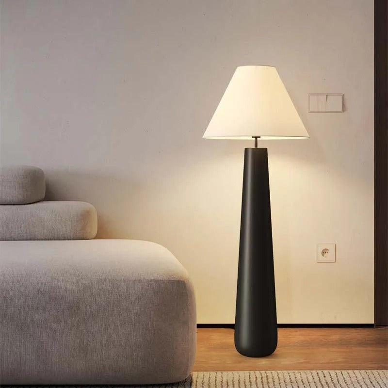 Hera – Lampada da terra conica